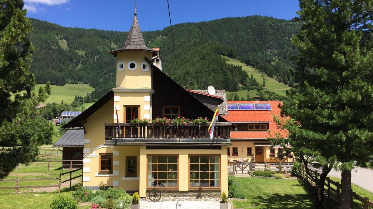 Gnesau Apartment | Beautiful apartment for 5 people with hot tub, WIFI, TV, patio, pets allowed and parking