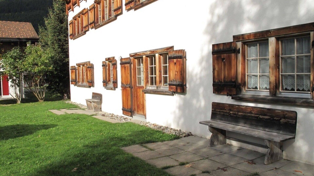 Tujetsch Apartment | Beautiful apartment for 5 people with balcony and parking