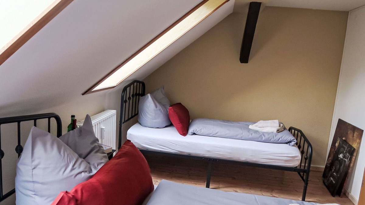 Waltersdorf Apartment | Beautiful apartment for 5 people with WIFI, TV, pets allowed and parking