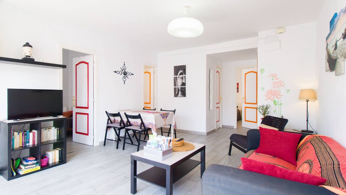 Carretera de Cadiz Apartment | Beautiful apartment for 2, beach, restaurants, shops 1 step away,
