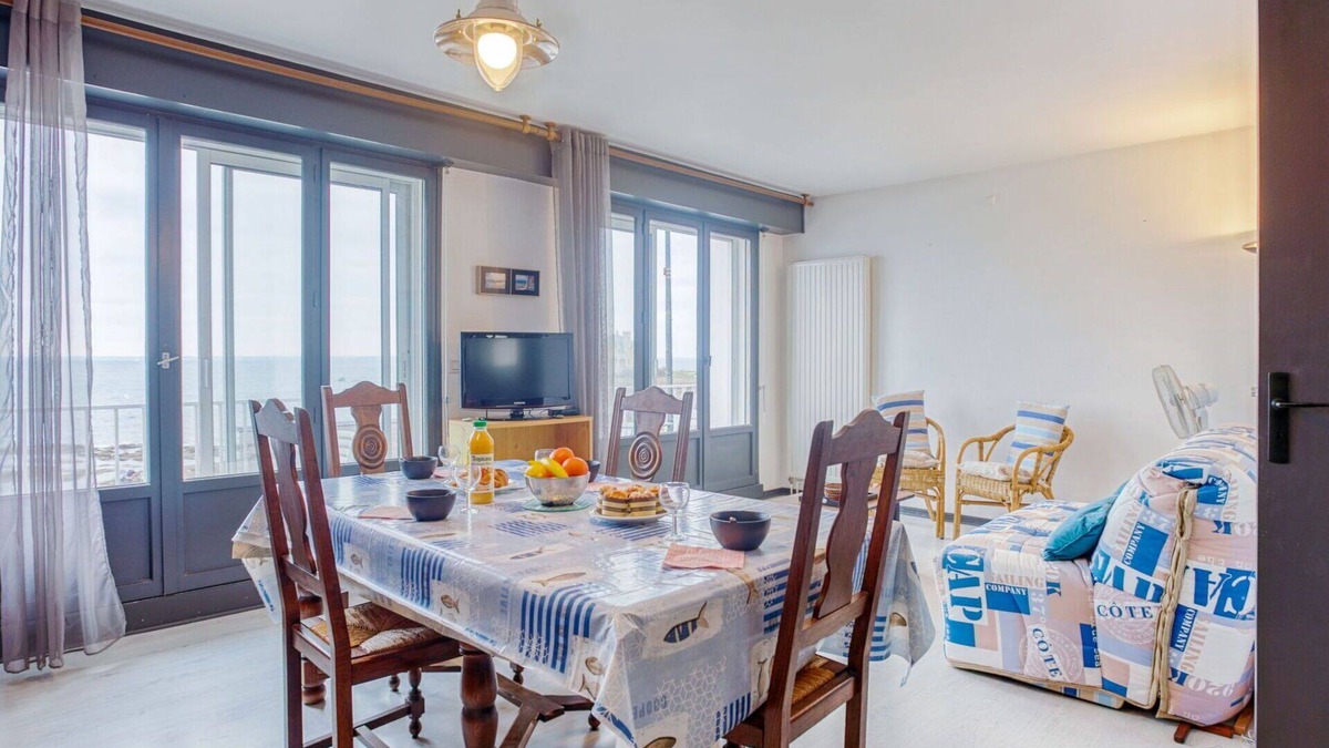 Morbihan Apartment | Beautiful apartment for 4 people with WIFI, TV, balcony, pets allowed and parking