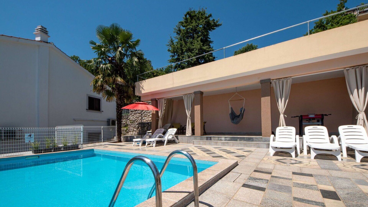 Tulisevica Apartment | Beautiful apartment for 4 guests with WIFI, A/C, pool, TV, terrace, pets allowed and parking