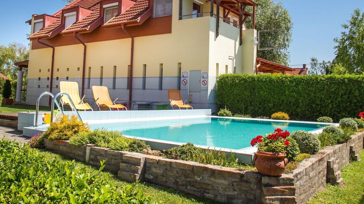 Balatonmariafurdo Apartment | Beautiful apartment for 4 people with WIFI, pool, A/C, TV, patio and parking