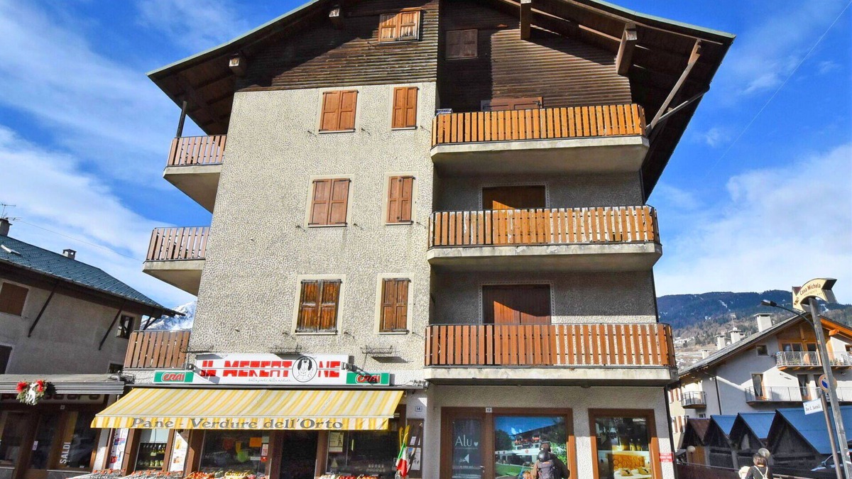 Bormio Apartment | Beautiful apartment for 3 people with TV, terrace, pets allowed and parking