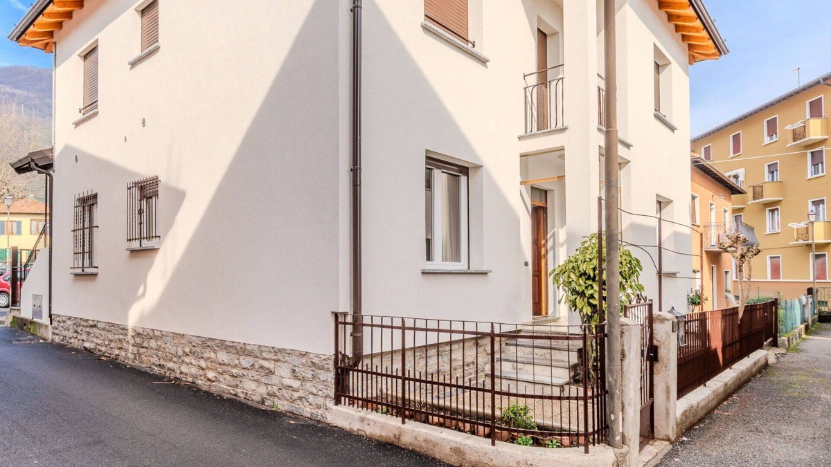 Dongo Apartment | Beautiful apartment for 6 people with WIFI, TV, terrace and parking