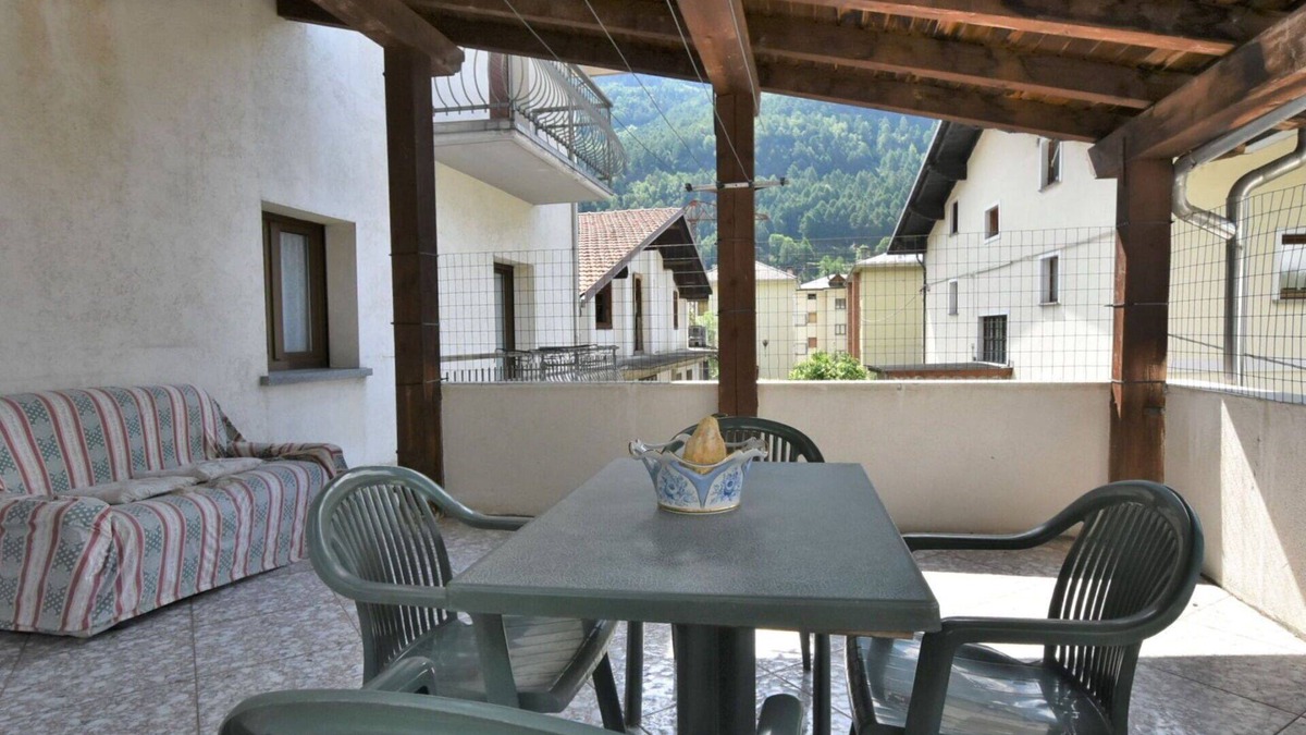 Grosio Apartment | Beautiful apartment for 7 guests with WIFI, TV, terrace and parking