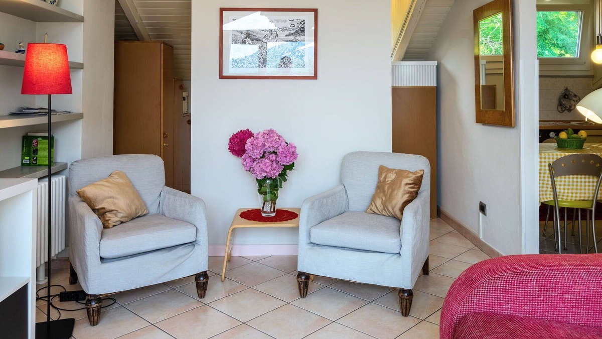 Luino Apartment | Beautiful apartment for 5 guests with A/C, WIFI, pool, TV, balcony and parking