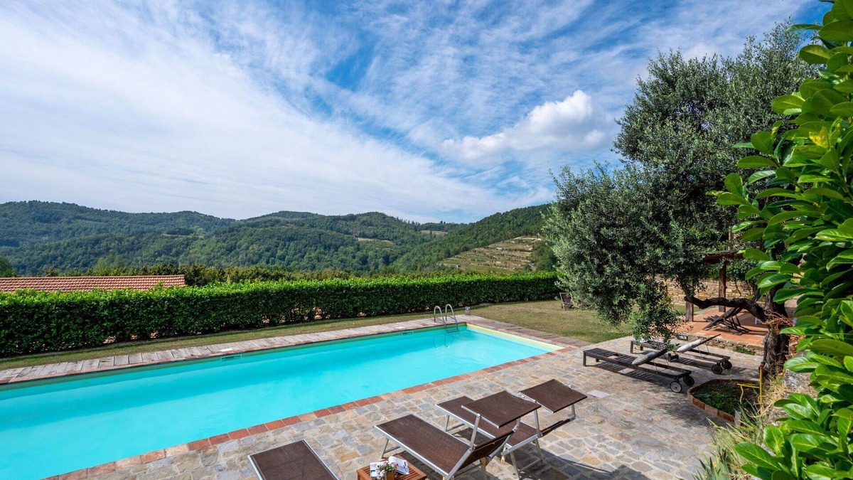 Cortemilia Apartment | Beautiful apartment for 18 people with pool, WIFI, patio, pets allowed and parking