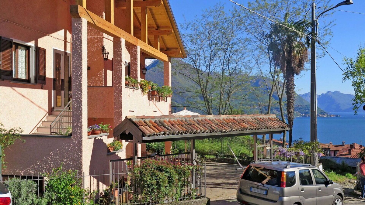 Santa Maria - Rezzonico Apartment | Beautiful apartment for 4 people with WIFI, TV, terrace, pets allowed and parking