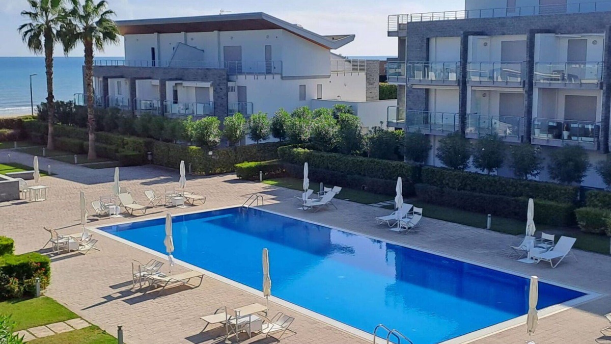 Silvi Marina Apartment | Beautiful apartment for 4 people with WIFI, A/C, pool, TV, terrace and pets allowed