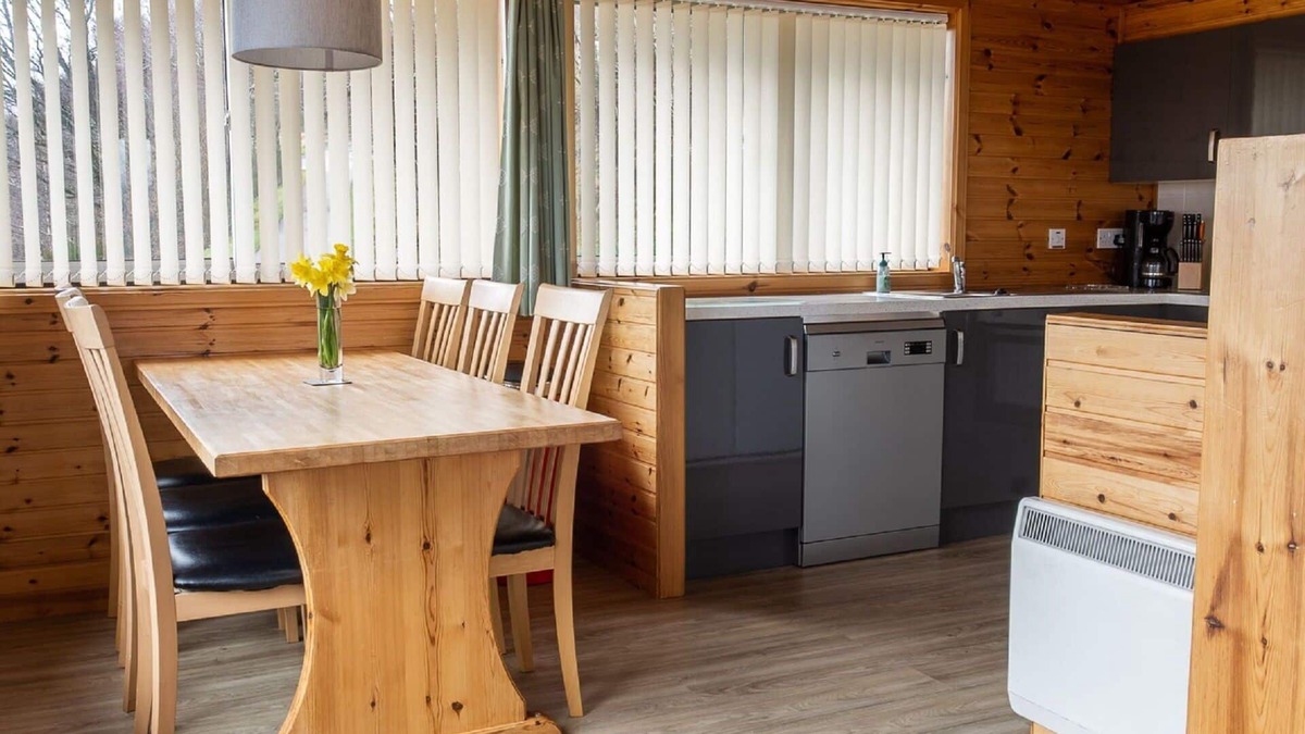 Drumnadrochit House | Beautiful apartment in villa for 6 guests with WIFI, TV, patio, panoramic view and parking