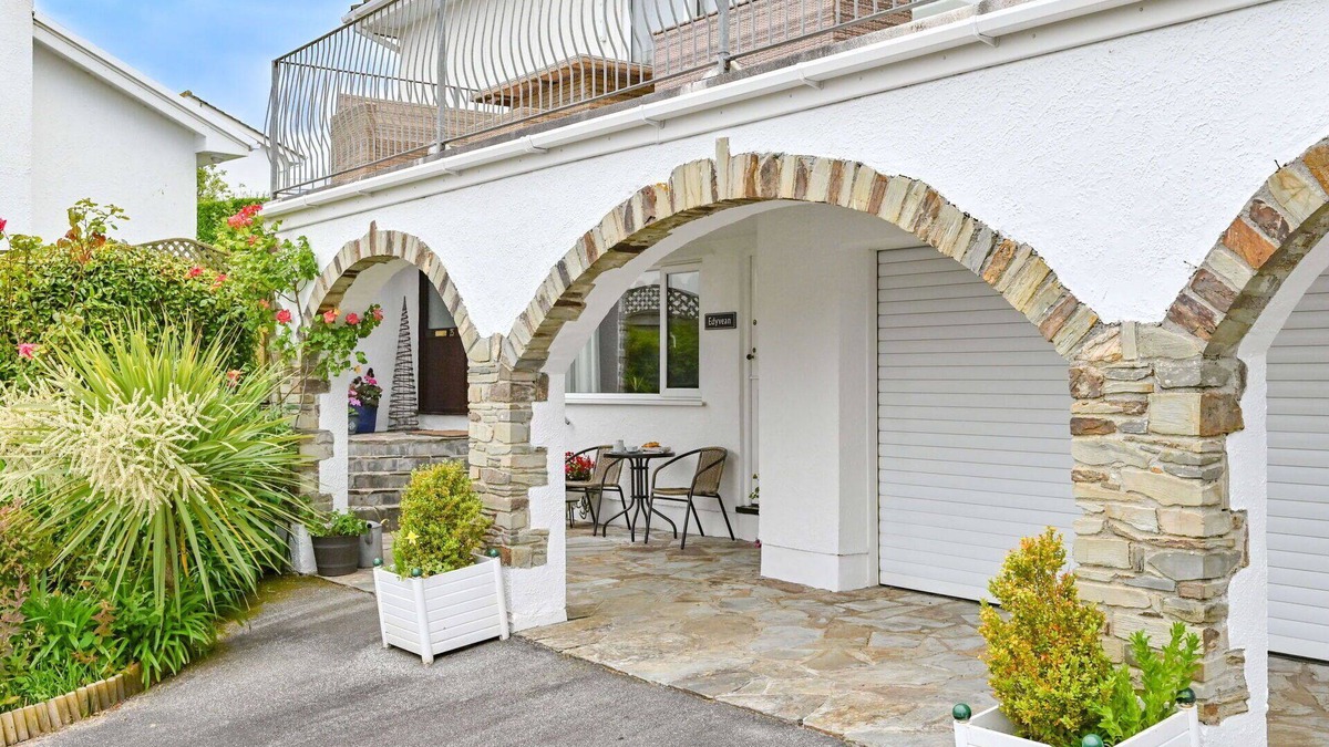 Portmellon Apartment | Beautiful apartment for 2 guests with WIFI, TV, terrace and parking