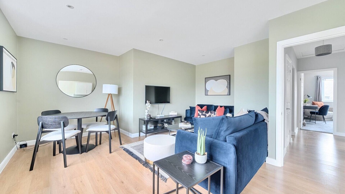 Esher Apartment | Beautiful apartment in Claygate Village