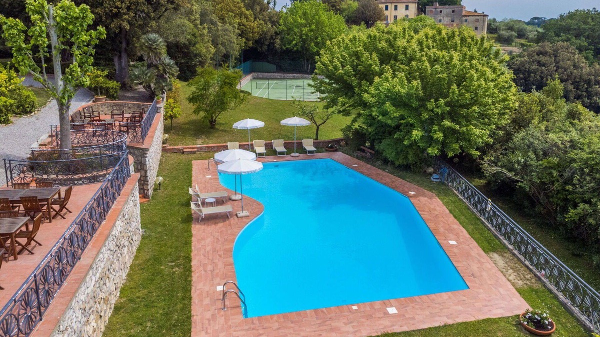 Crespina Villa | Beautiful apartment in villa with private pool, WIFI, TV, terrace, pets allowed and parking