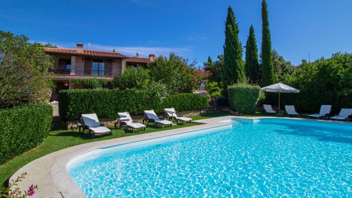 Poderi Villa | Beautiful apartment in villa with WIFI, private pool, hot tub, TV, patio, panoramic view, parking
