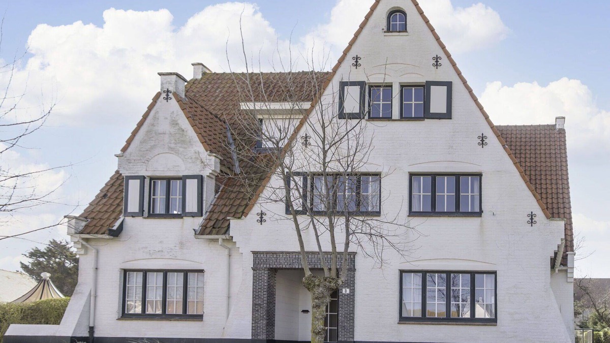 De Haan Villa | Beautiful apartment in villa for 6 guests with WIFI, TV, balcony, pets allowed and parking