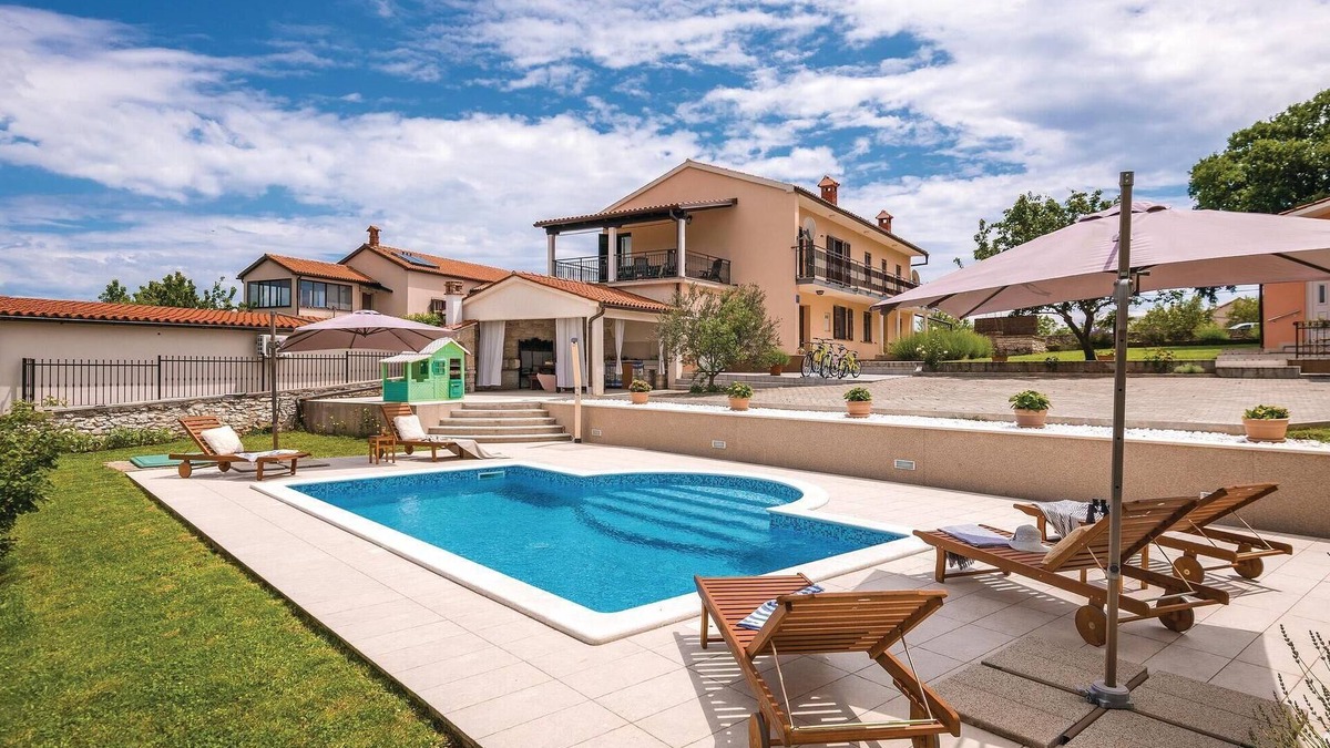 Hrboki Apartment | Beautiful apartment in Hrboki with WiFi