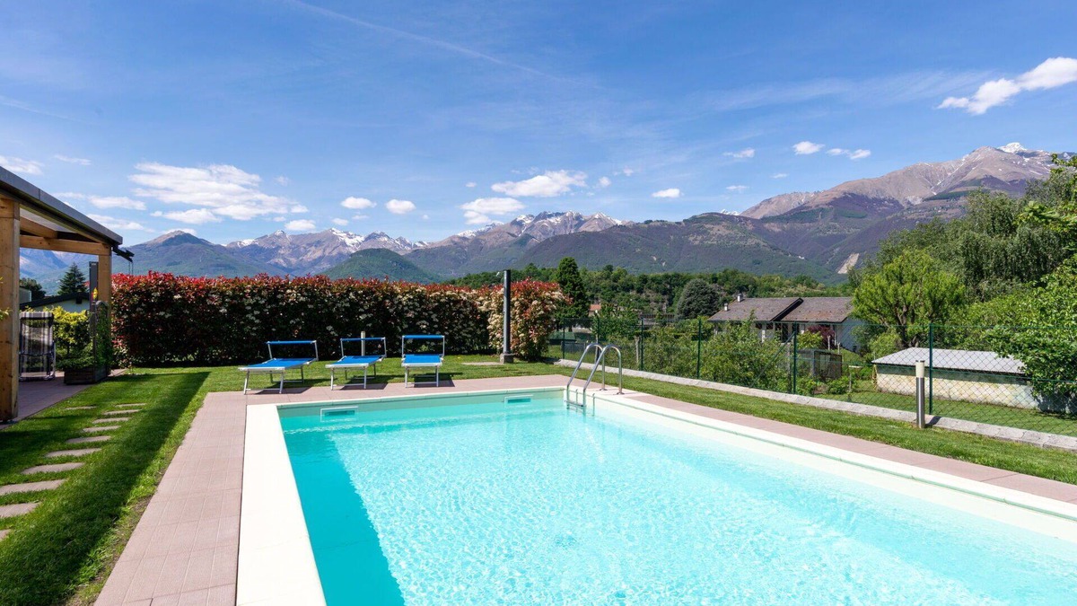 Colico Piano House | Beautiful apartment in villa for 6 guests with WIFI, pool, TV, terrace and parking