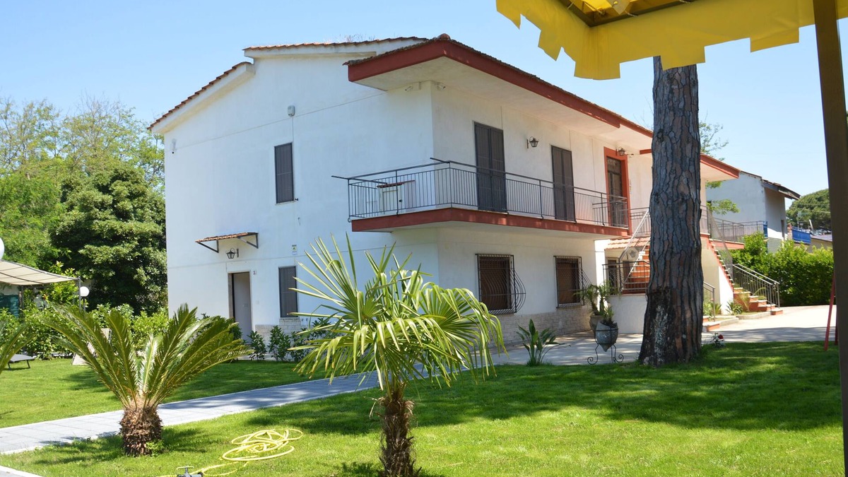Paestum Apartment | Beautiful apartment in residence 200m from the sea surrounded by greenery