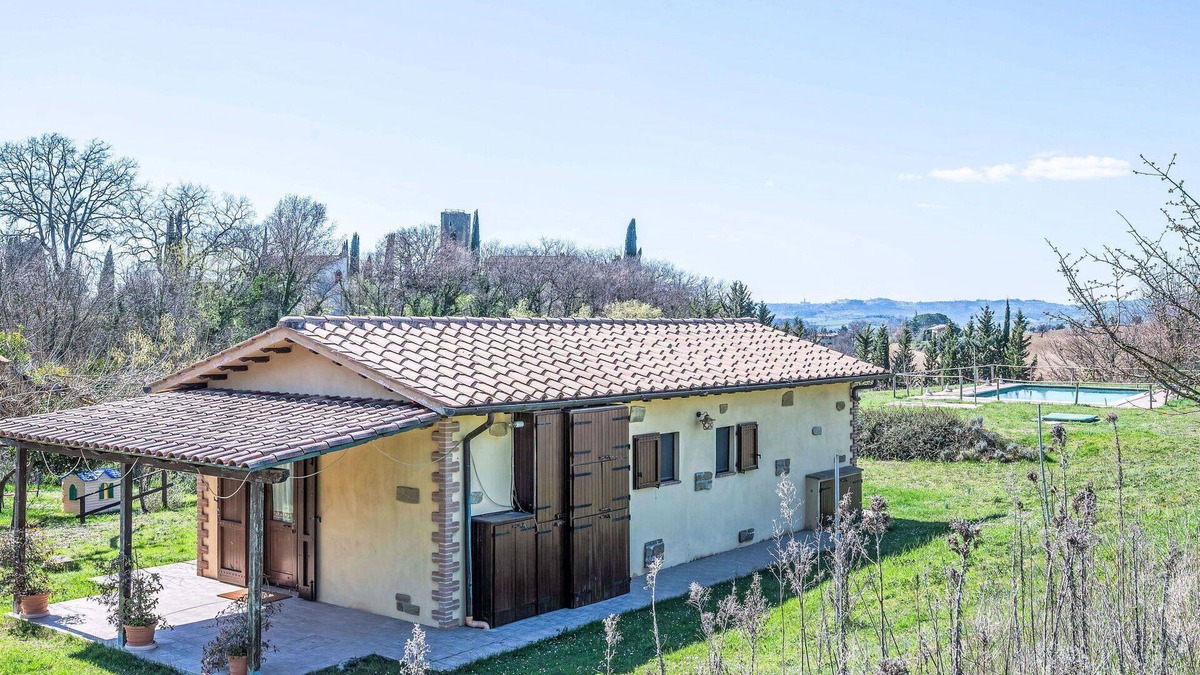Lidarno Villa | Beautiful apartment in villa for 4 guests with A/C, pool, WIFI, TV, patio, pets allowed and park.
