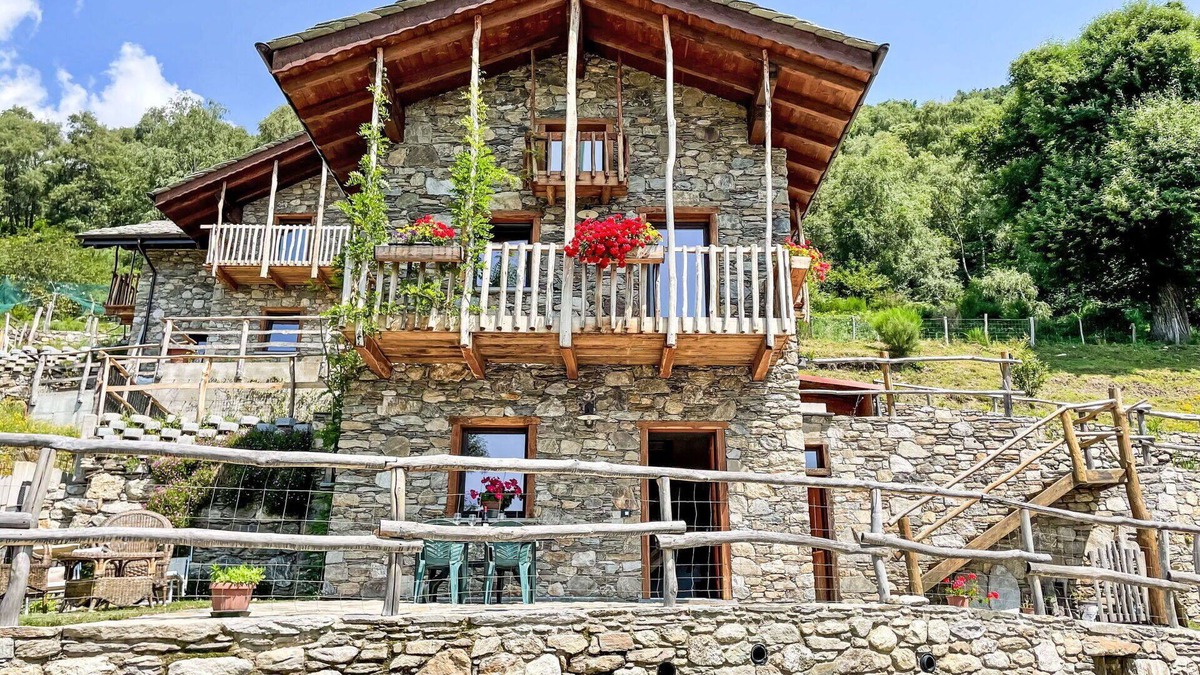 Sorico House | Beautiful apartment in villa for 4 guests with WIFI, TV, patio and pets allowed