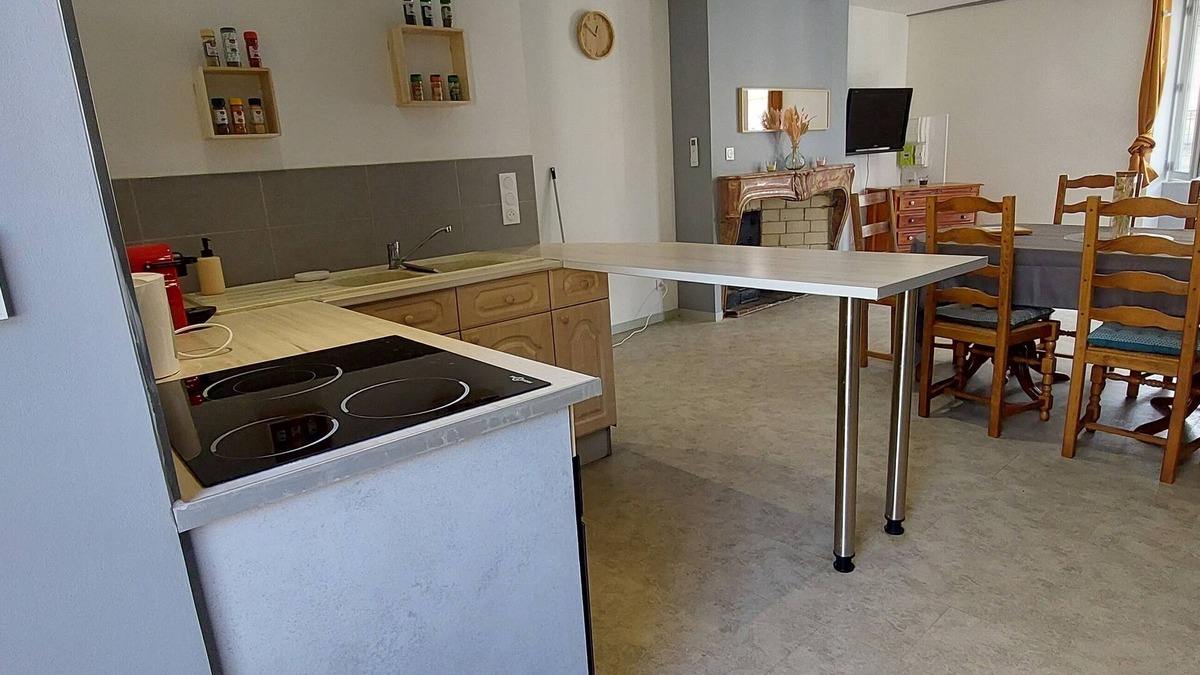 Pesmes Apartment | Beautiful apartment in the heart of the village