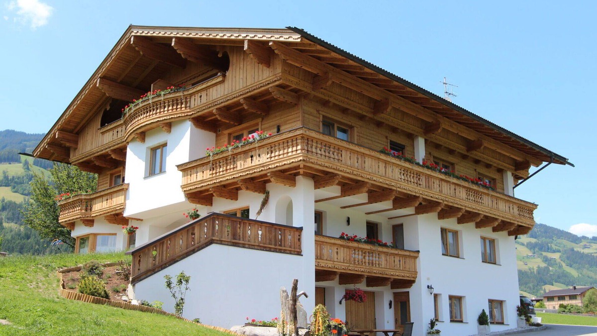 Kapfing Villa | Beautiful apartment in villa with WIFI, TV, terrace, pets allowed, panoramic view and parking