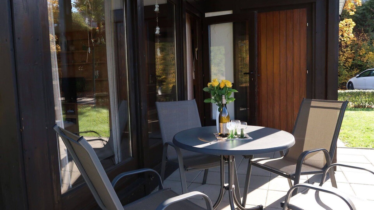 Machtlos House | Beautiful apartment in villa for 4 people with pool, TV, terrace, pets allowed and parking