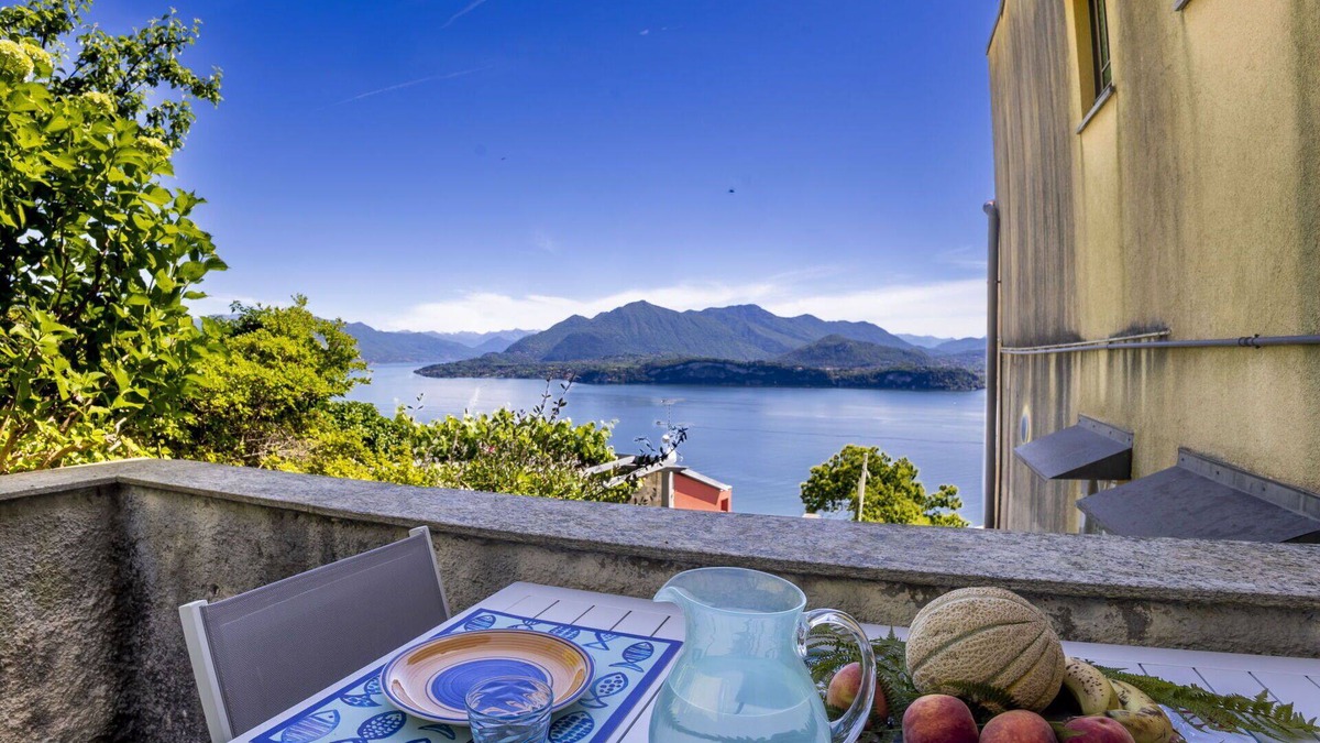 Belgirate Apartment | Beautiful apartment for 3 guests with WIFI, TV and terrace
