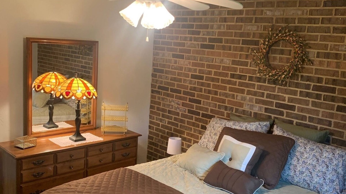 Johnstown House | Beautiful Apartment, Lots of room, large sun deck, great relaxing location