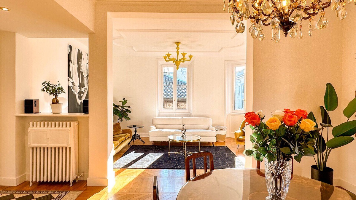 Como City Centre Apartment | Beautiful Apartment: Luminous and Serene in the Heart of Historic Como