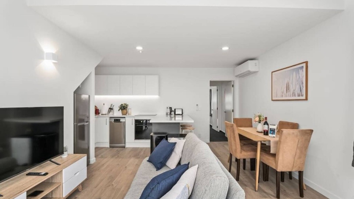 Frankton Apartment | Beautiful Apartment, Sleeps 4, Close Town & Ski