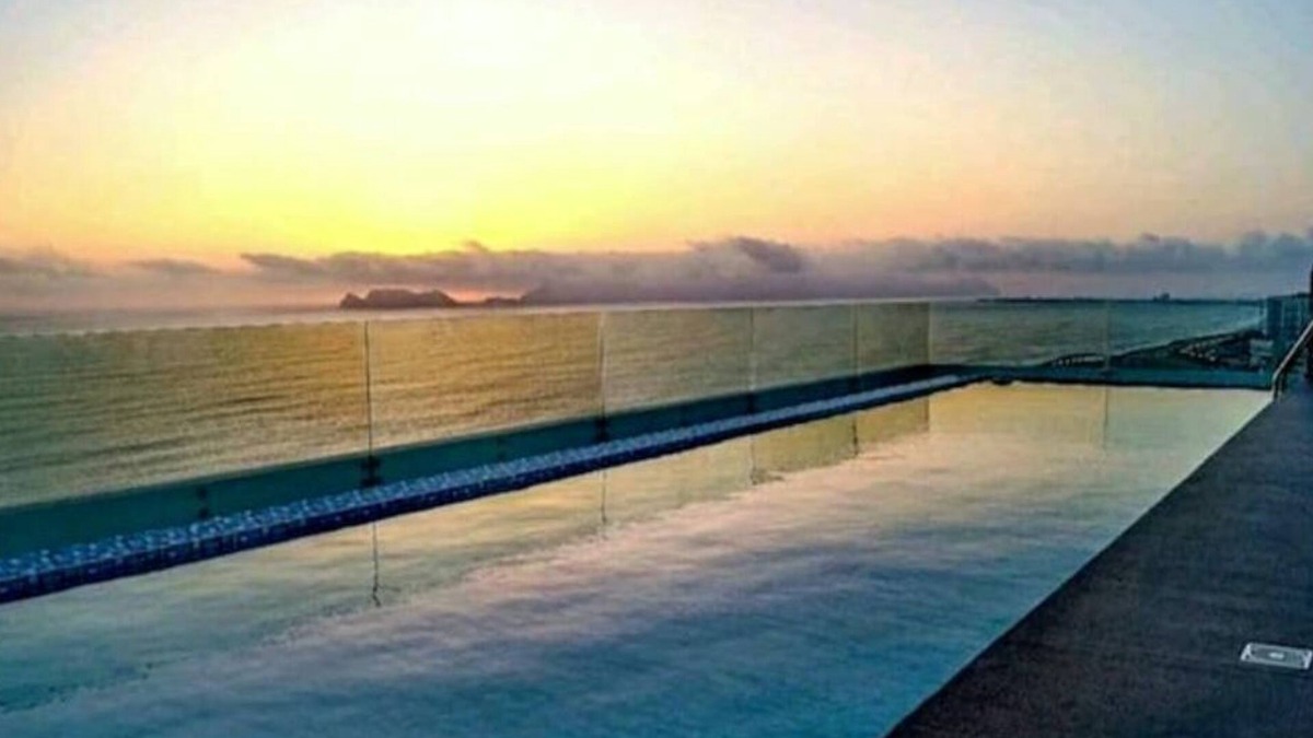 Lima Apartment | Beautiful Apartment in Front of the sea Sauna and Pool Top!