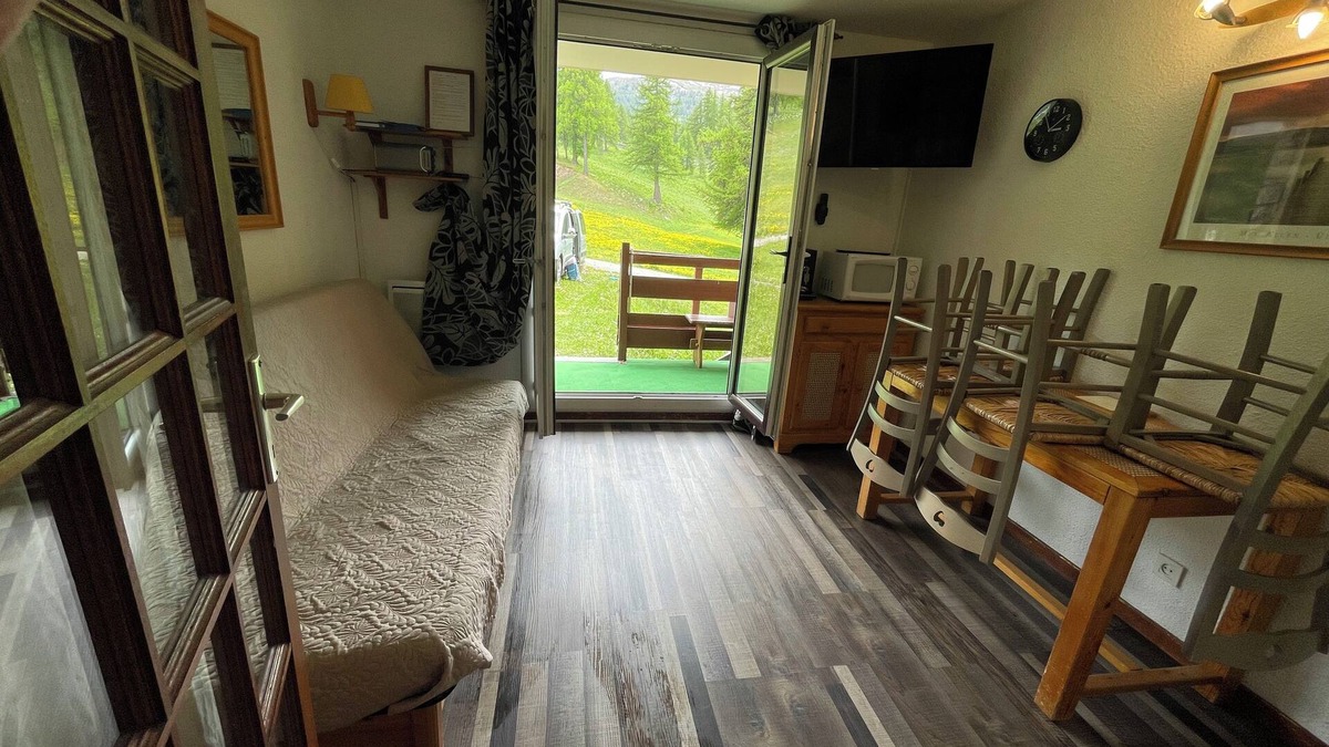 Risoul Apartment | Beautiful apartment, right on the slopes (swimming pool and private tennis court in summer)