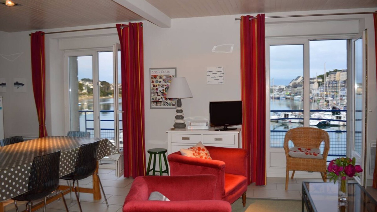 Audierne Apartment | BEAUTIFUL APARTMENT WITH VIEWS OVER THE PORT OF AUDIERNE 3 ETOILES - WIFI 3☆