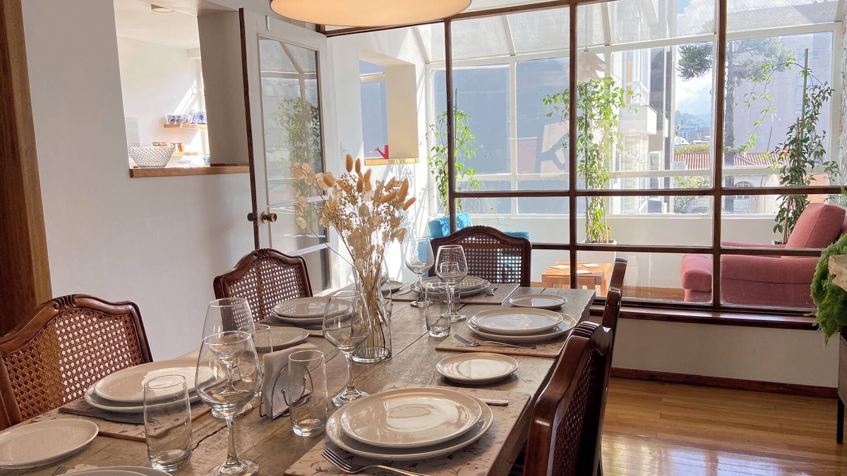 La Mariscal Apartment | Beautiful apartment with balconies and views