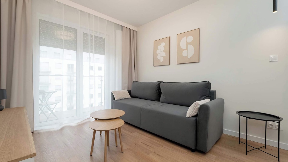 Nowe Miasto Apartment | Beautiful Apartment with Balcony by Noclegi Renters