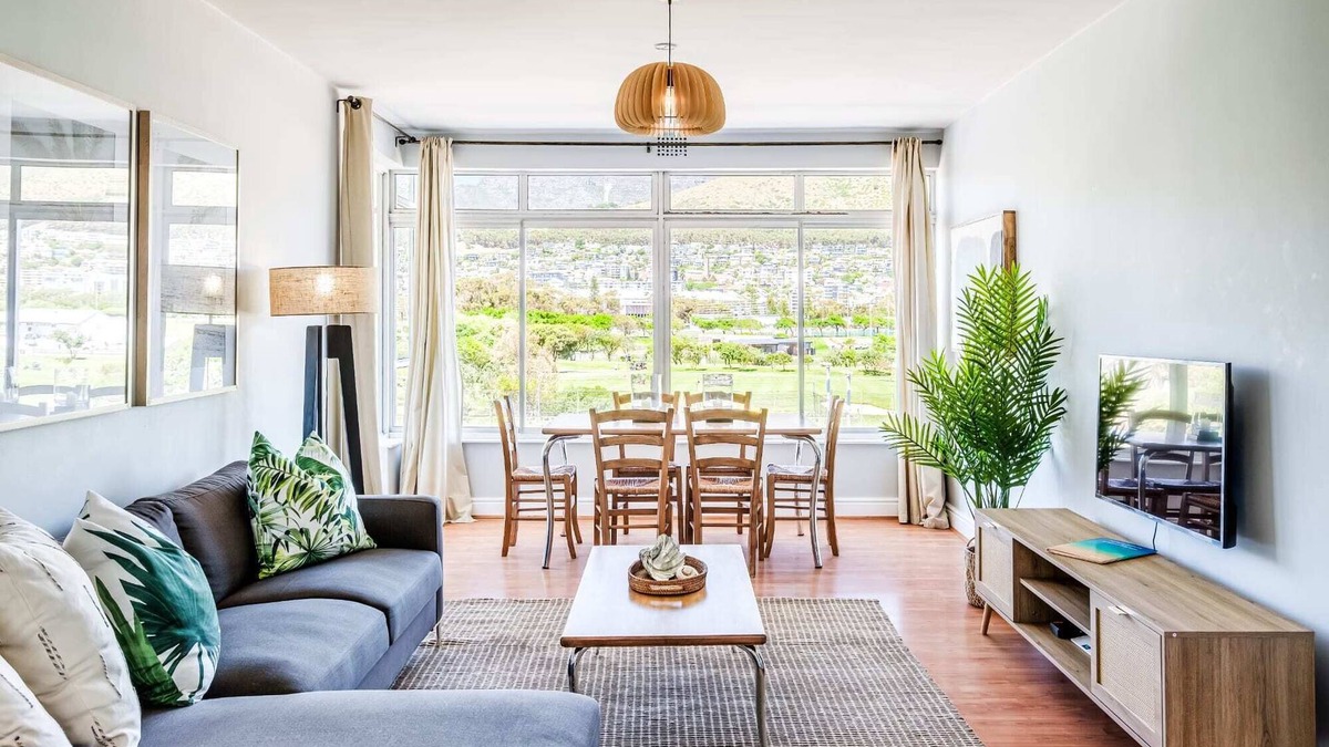 Mouille Point Apartment | Beautiful Apartment w Scenic Views Fairway Haven