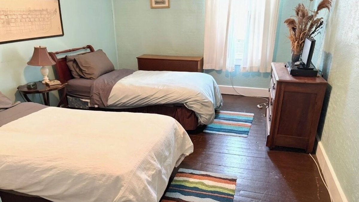 Algoma Apartment | Beautiful Apartments in a turn-of-the-century historic building-Apt A