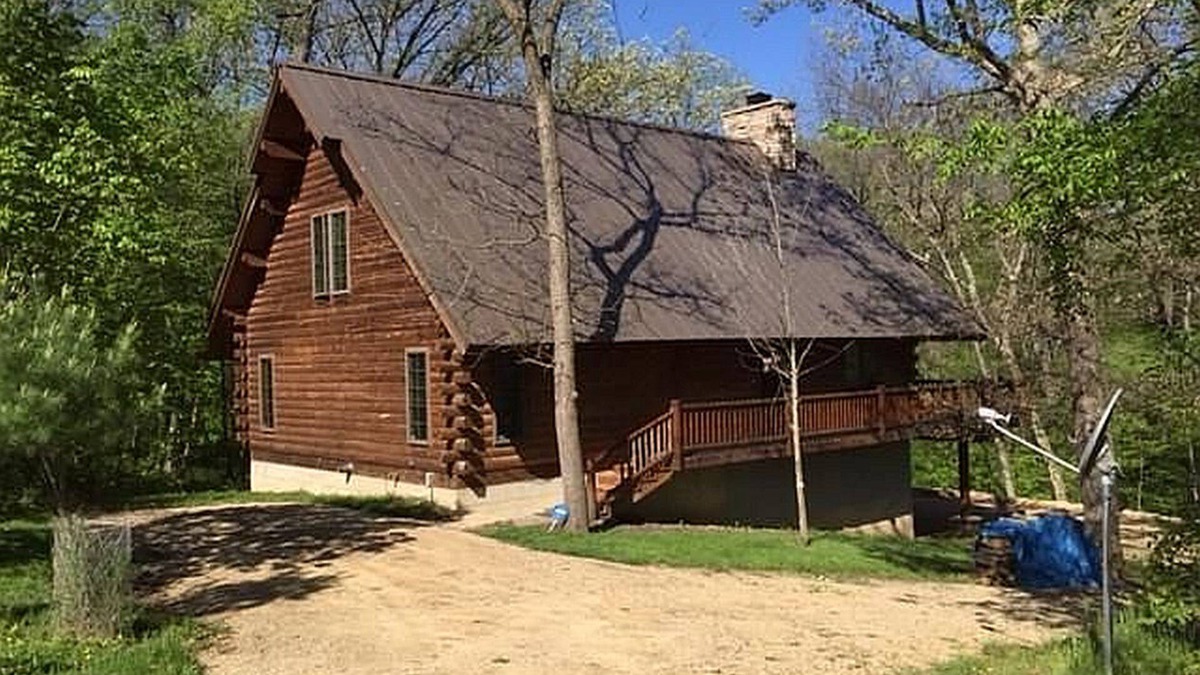 Apple River Cabin | Beautiful Apple Canyon Lake Log Cabin in the Woods