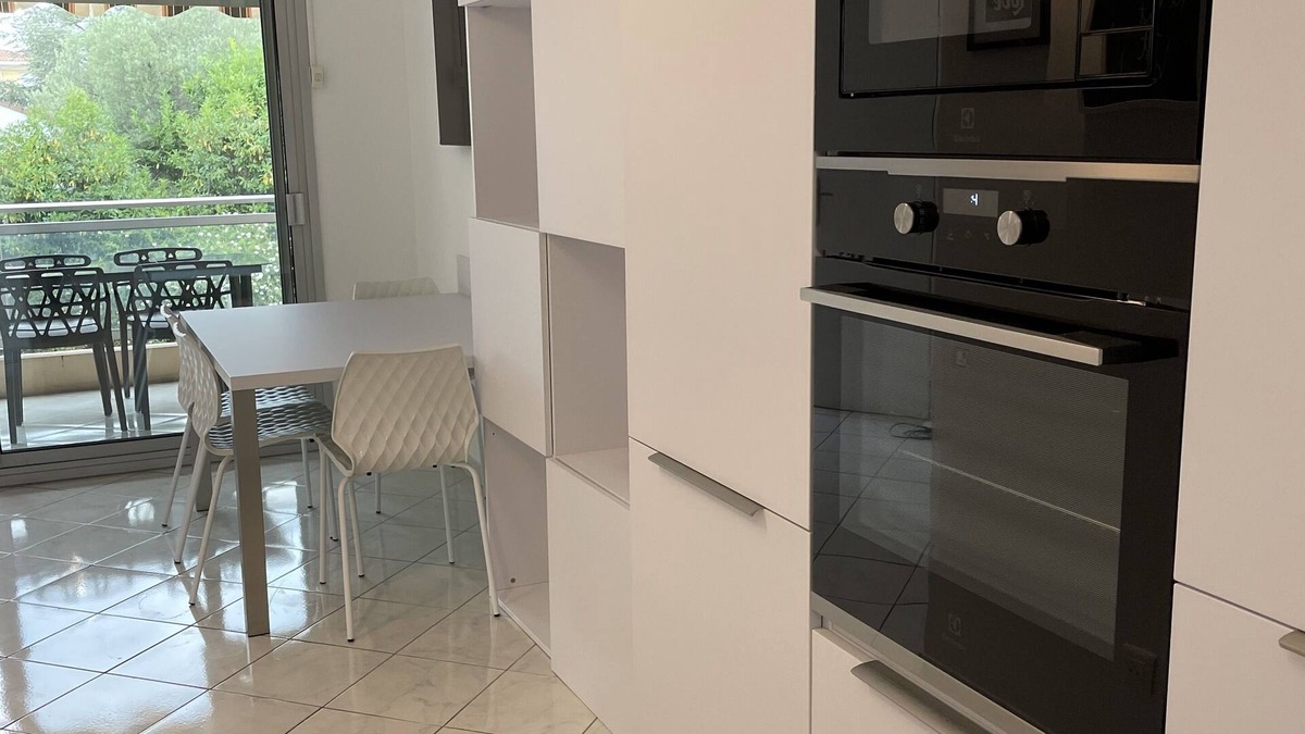 Plaine de la Brague Apartment | BEAUTIFUL APPT 2 P REFURBISHED IN QUIET AIR-CONDITIONED SWIMMING POOL 10 MN SEA