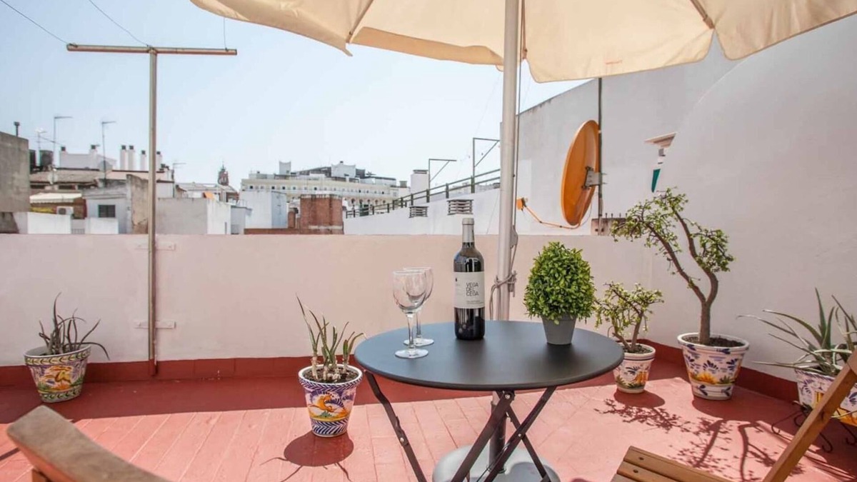 Museo Apartment | Beautiful apt 8px old town - terrace- 3 bathrooms