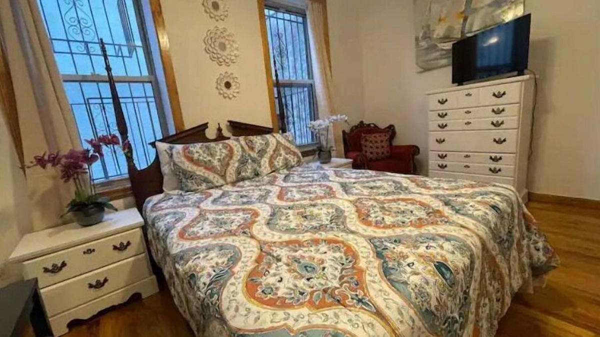Crown Heights House | Beautiful Apt Prospect Hts steps from Broklyn Museum Garden 20 min Man/Times Sq.