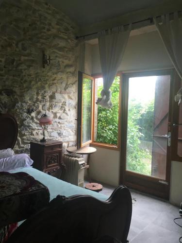 Mons Apartment | beautiful arched stone apartment 1 bd