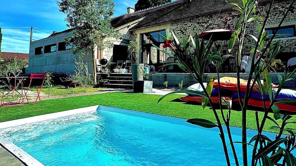 Buxeuil House | Beautiful architect-designed house with swimming pool, a blend of classic and modern