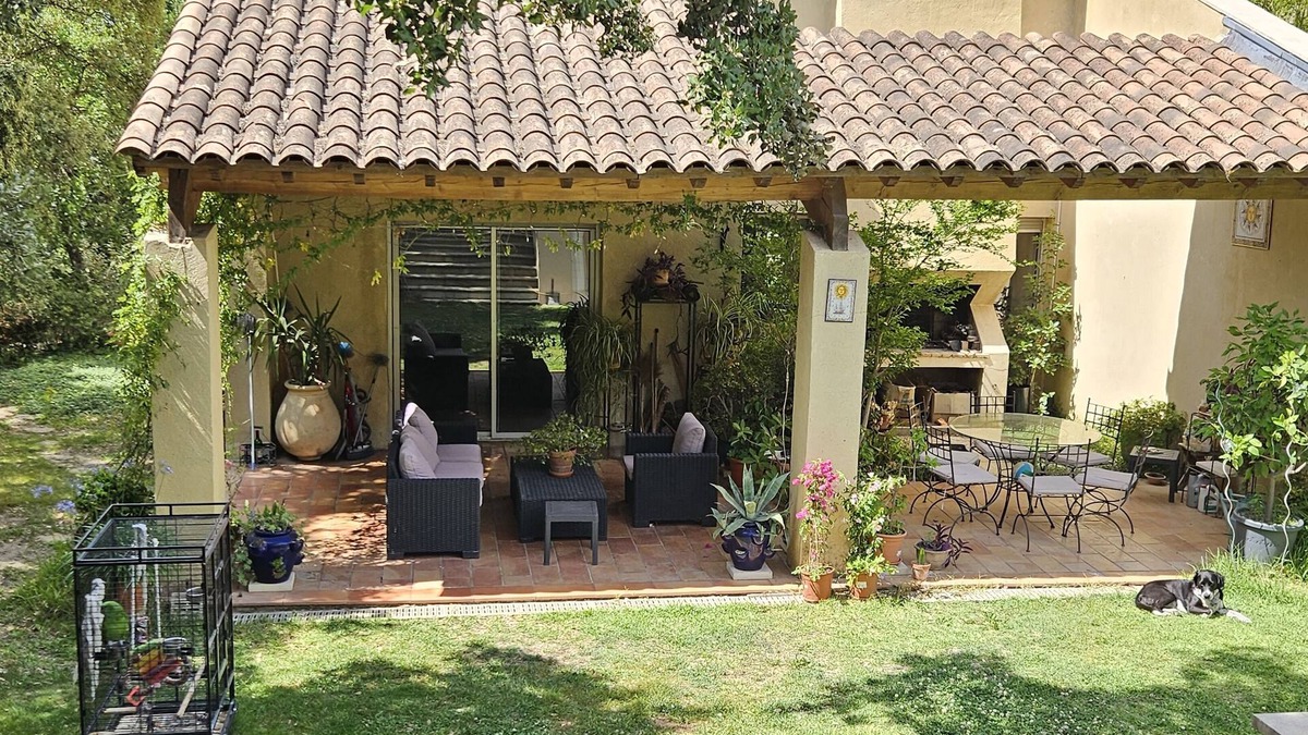 Saze Villa | Beautiful architect-designed air-conditioned villa 10 mn Avignon, greenery, sheltered pool