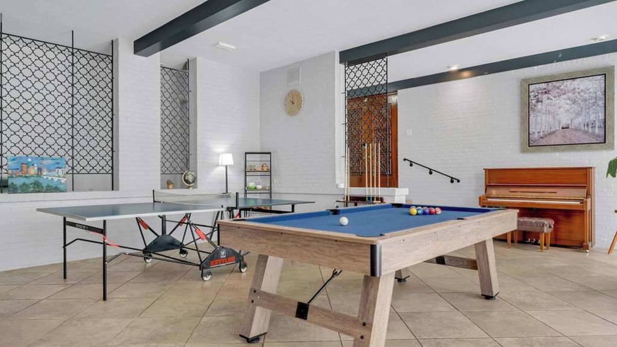Riverside House | Beautiful Austin Retreat|Pool |Big Yard| Sleeps 20
