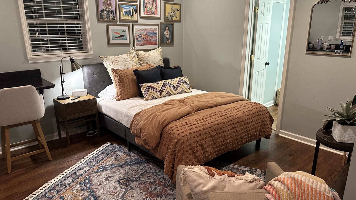 East Memphis House | Beautiful Backhouse Studio With Kitchen