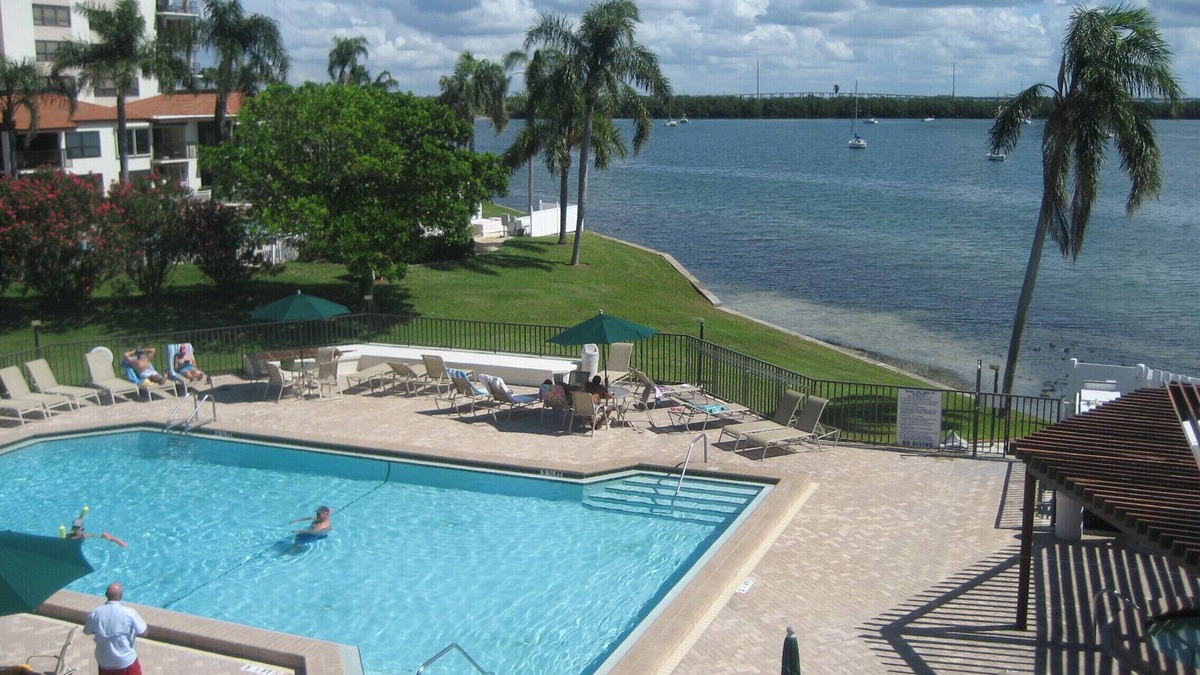 St. Petersburg Condo | Beautiful Bahia Pointe Waterfront Villa now available Sept/Oct 2025 $130 night