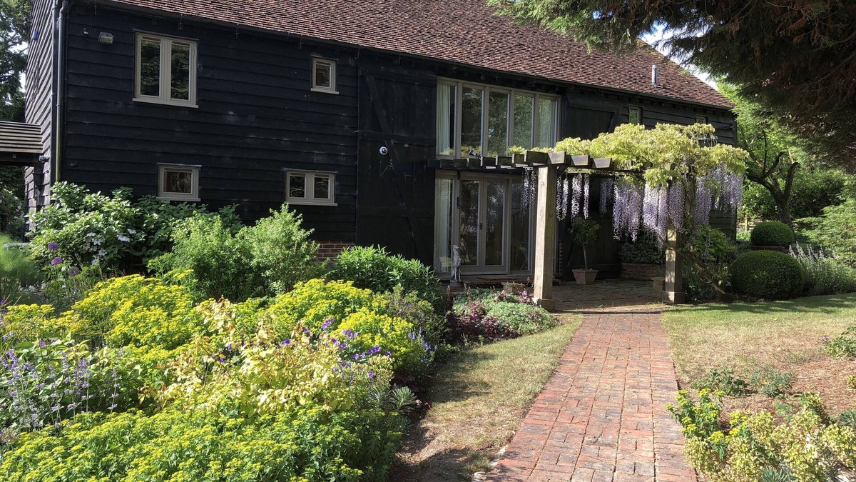 Westerham House | Beautiful Barn & Garden